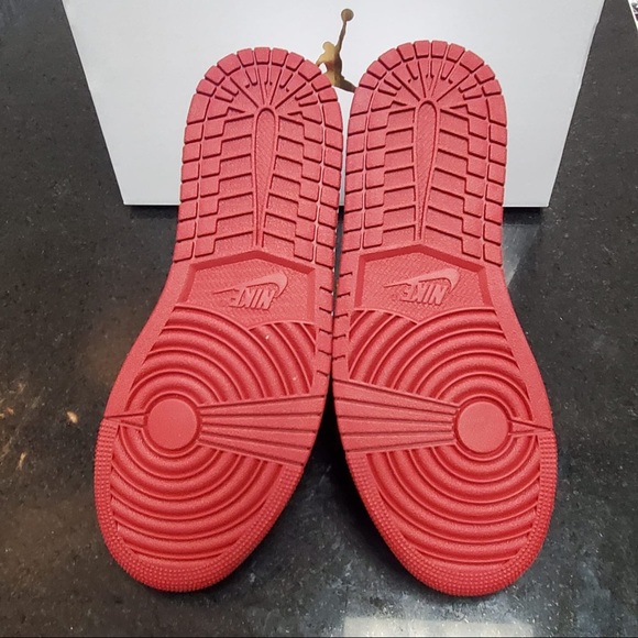 Jordan 1s Retro mids Sz various - Picture 7 of 9